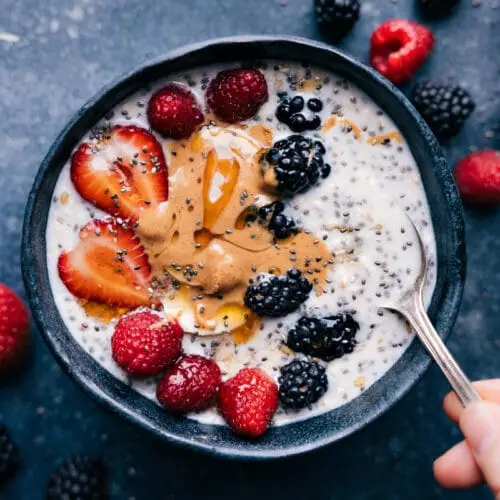 Creamy Overnight Oats with Yogurt and Chia Seeds